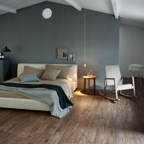 Marazzi Treverkhome Castagno houtlook tegelvloer slaapkamer