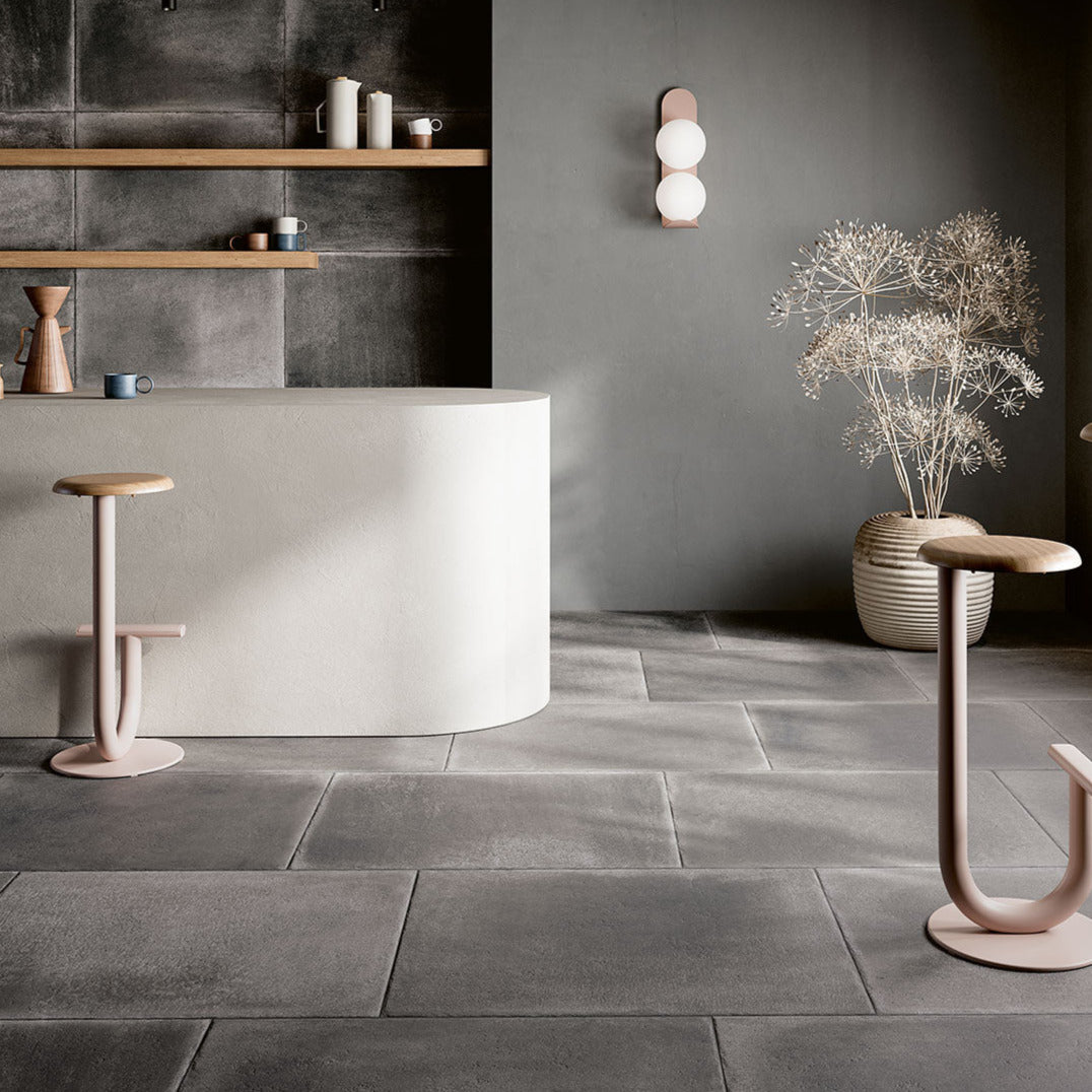 Piastrelle-effetto-pietra_Ceramiche-Coem_English-Stone_Antracyte-604x906-coem05.jpg