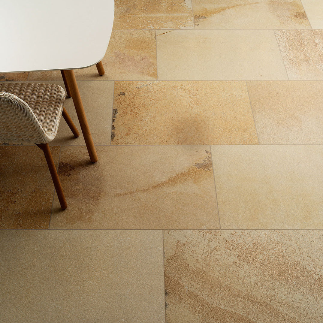 Pavimenti-per-interni_Ceramiche-Coem_Fossilia_Dorato-604x906-coem38.jpg